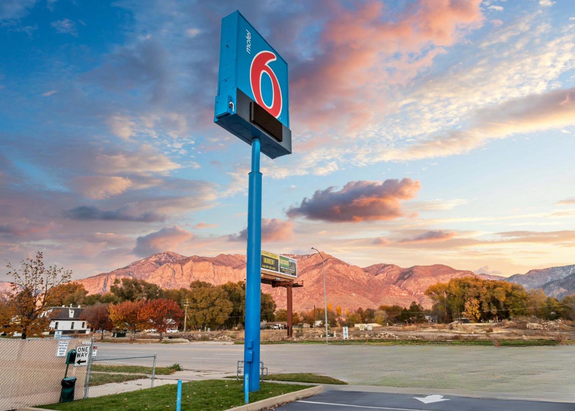 Motel 6 Ogden, Ut- Downtown Exteriör bild